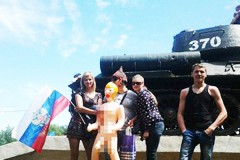 Последнего участника эротической фотосессии у мемориала Славы в Ставрополе ищут в Краснодарском крае