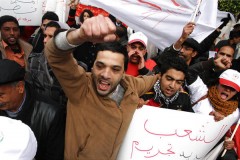 Полицейские Туниса контролируют обстановку в центральной части страны