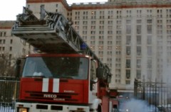 Из здания МГУ спасатели эвакуировали две сотни человек