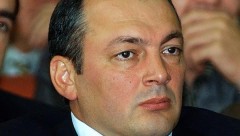 Махачкалинского депутата М. Магомедова обвинили в грабеже и вымогательстве