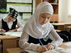 Школьницам Ставрополья придется снять хиджаб