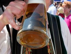 Победитель пивного конкурса в Испании умер после того, как выпил 6 литров пива