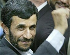 Ахмадинежад решил учить студентов в новом иранском вузе