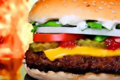 В Лондоне съели первый синтетический гамбургер