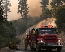 Огненная стихия бушует в районе национального Йосемитского парка США