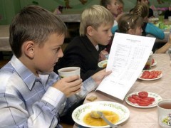 Онищенко назвал Кубань лидером по модернизации школьных столовых и качеству питания в них