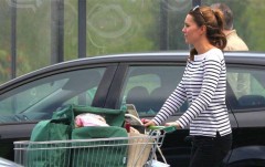 Герцогиня Кейт Миддлтон кормит мужа пиццей из супермаркета
