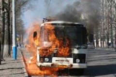 В центре Уфы сгорел автобус, водитель госпитализирован