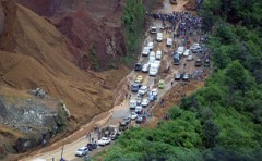 В Гватемале автобус сорвался в пропасть, 43 человека погибли