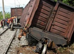 Два вагона товарного поезда сошли с рельсов под Краснодаром
