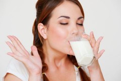 Молоко поможет избавиться от лишнего веса, не оставив на коже растяжек