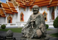 Пьяный российский турист арматурой разбил статую буддийского монаха в Тайланде