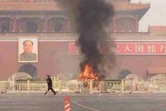 ЧП на центральной площади в Пекине: джип протаранил толпу и загорелся