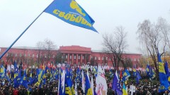 В Киеве проходит шествие против приостановки евроинтеграции