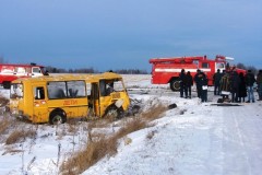 При столкновении школьного автобуса и лесовоза в Иркутской области погибла учительница