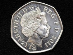 В Великобритании девушка нашла монету 