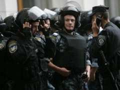 Сотрудники МВД взяли под охрану киевский телецентр