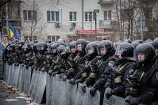 В Киеве милиция окружает Майдан, оппозиция готовится к штурму