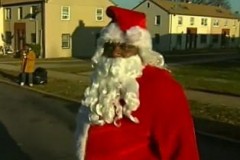 В США темнокожего Санта-Клауса подстрелили во время раздачи подарков