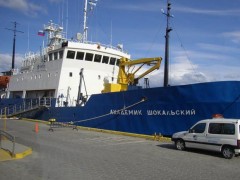 Экипаж российского судна «Академик Шокальский», застрявшего во льдах Антарктики, будет спасен только через два дня