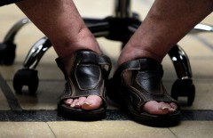 В сандалиях на босу ногу явился на официальную церемонию президент Уругвая