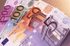 Курс евро снизился до 71,54 рубля