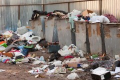 Жители Черкесска недовольны уборкой мусора во дворах