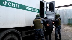 В Архангельской области сотрудник ФСИН за взятку пытался пронести осужденному телефон и водку