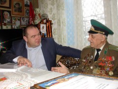 Мэр Невинномысска поздравил ветерана-пограничника с 95-летием