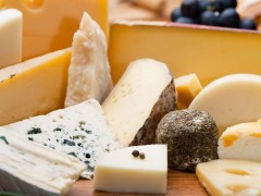 На территории Сенного рынка в Краснодаре торговали запрещенным импортным сыром