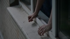 В Красноярске 14-летний подросток выпрыгнул из окна, сейчас он находится в реанимации
