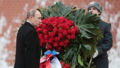 Путин возложил венок к Могиле Неизвестного Солдата у Кремлевской стены