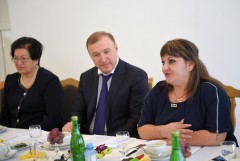 Мурат Кумпилов пригласил на праздничное чаепитие известных женщин Адыгеи