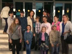 В Краснодаре полицейские и общественники организовали для детей-инвалидов посещение театра