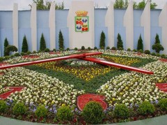 В Краснодаре началась реконструкция цветочных часов