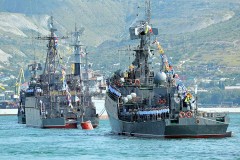 В Новороссийске в День ВМФ прошел морской парад