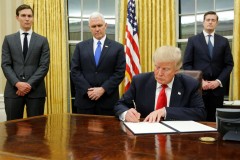 Трамп подписал закон об антироссийских санкциях