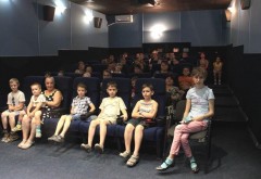 Дети с ограниченными возможностями посмотрели мультфильм «Принцесса-лягушка» в кинотеатре в «Кубанькино»