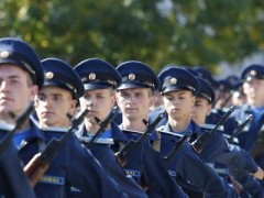 509 первокурсников лётного училища в Краснодаре приняли военную присягу