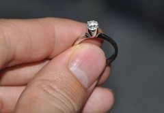 Краснодарка украла у коллеги кольцо стоимостью 500 тысяч рублей