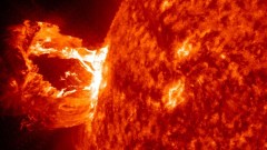 Мощная вспышка на Солнце ухудшила связь на Земле