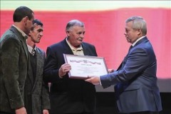 Губернатор вручил первые дипломы почетного звания «Трудовые династии Дона»