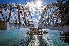 Сборкв пролётов автодорожной части Крымского моста завеершена