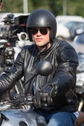 В новом сезоне «Молодежки» Владимир Яглыч поменял коньки на мотоцикл
