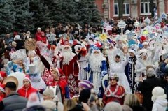 В Краснодаре состоялось праздничное шествие Дедов Морозов