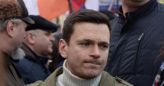 В Москве на несанкционированную акцию Яшина пришли около 300 человек