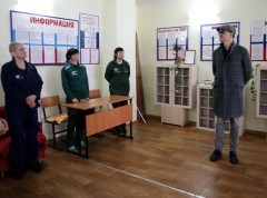 В Азове актер Егор Бероев провел мастер-класс для осужденных женщин