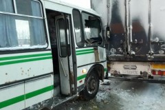 На трассе М-4 «Дон» в Ростовской области фура влетела в пассажирский автобус