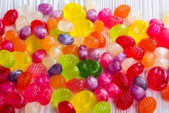 В США грабитель-сладкоежка неосмотрительно оставил за собой «шлейф» из конфет