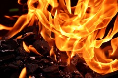 В Сочи загорелся частный дом на площади 100 